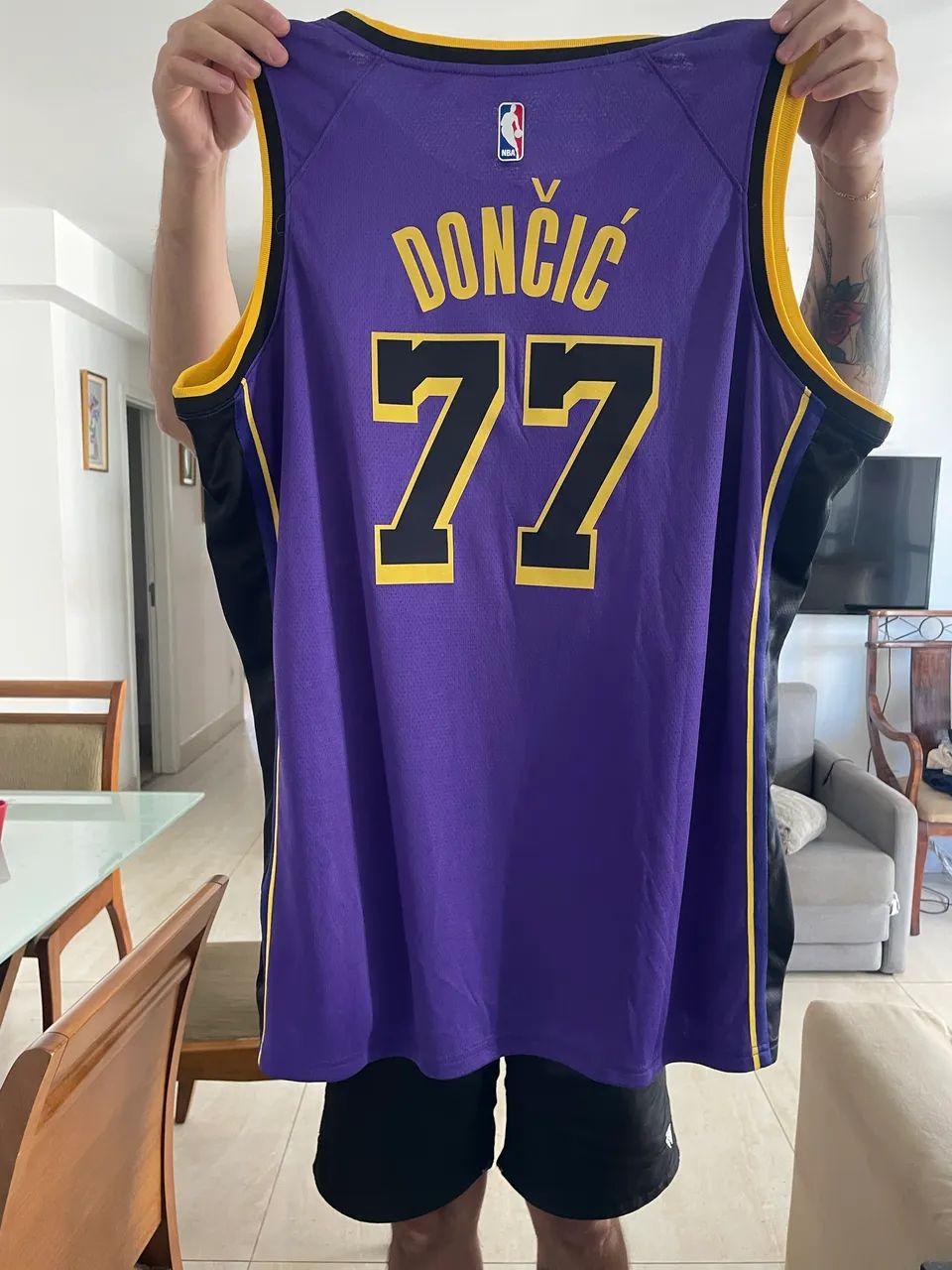 Camisa Lakers 77 Luka Xxl  - Foto 3