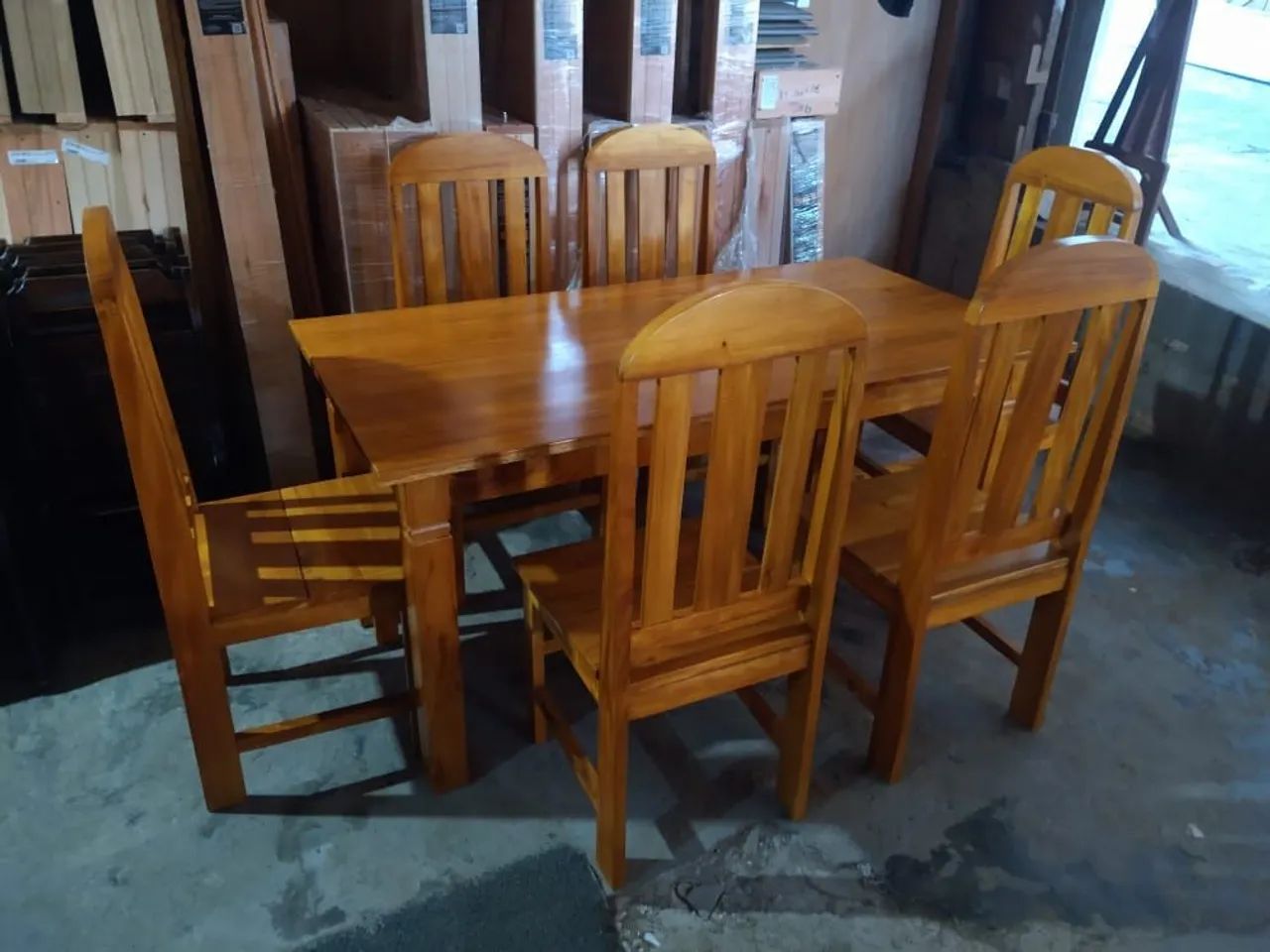 Mesa de jantar com base torneada + 6 cadeiras de madeira maciça - Foto 5