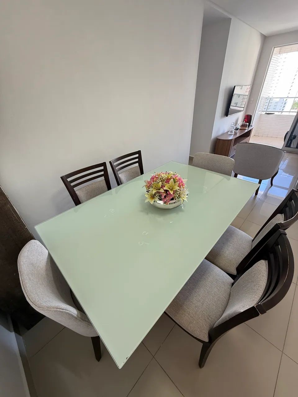 Conjunto de mesa com 4 cadeiras