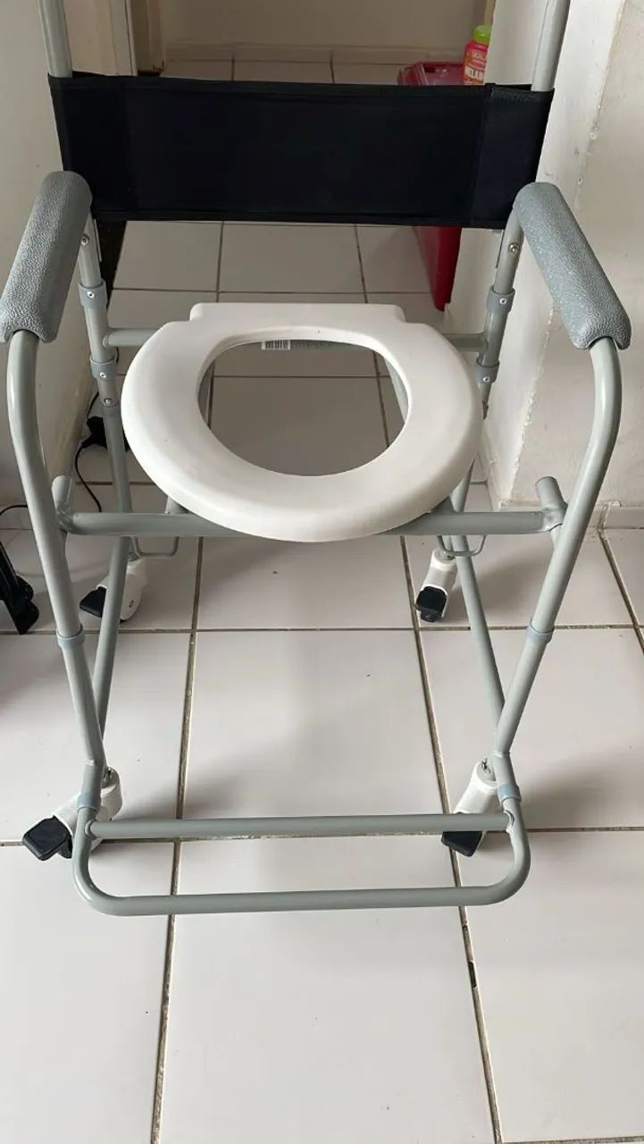 Cadeira para banho com rodas