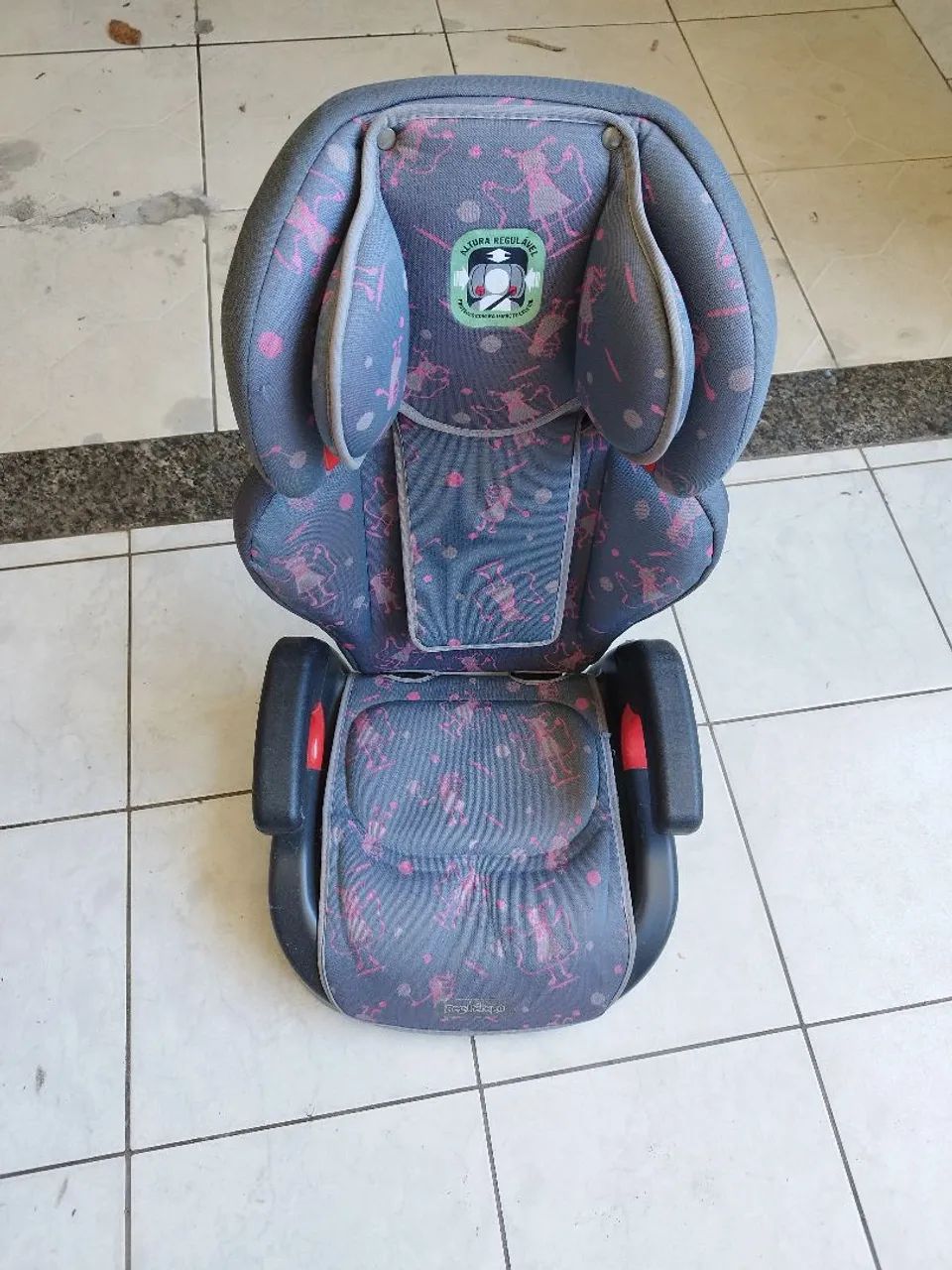 Cadeirinha e assento elevatório pra carro