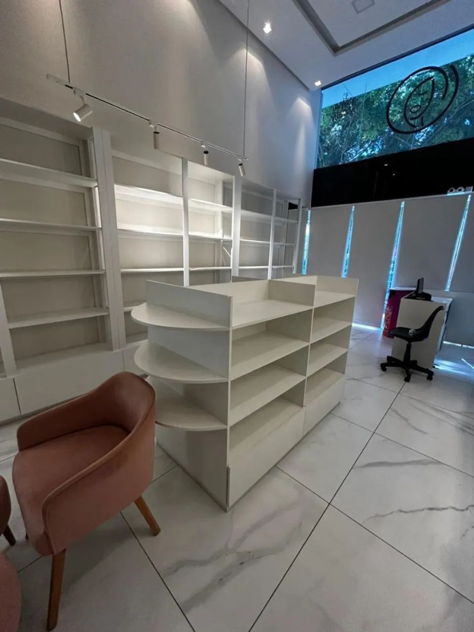 Móveis em MDF para lojas comercial (suplementos, cosméticos, vinho, bolsas e sapatos) - Foto 4