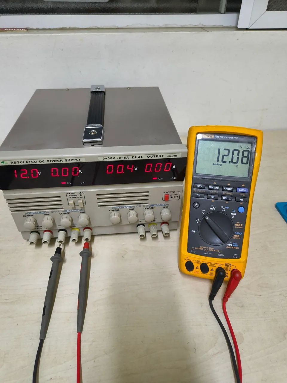 Fonte Simétrica Edutec 0 a 30v 5A Funcionando  - Foto 2