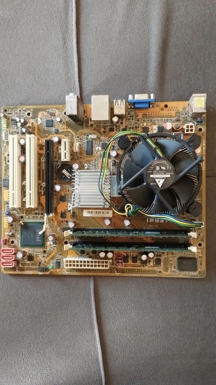 Placa mãe com Defeito 775 Não sei o defeito  - Foto 2