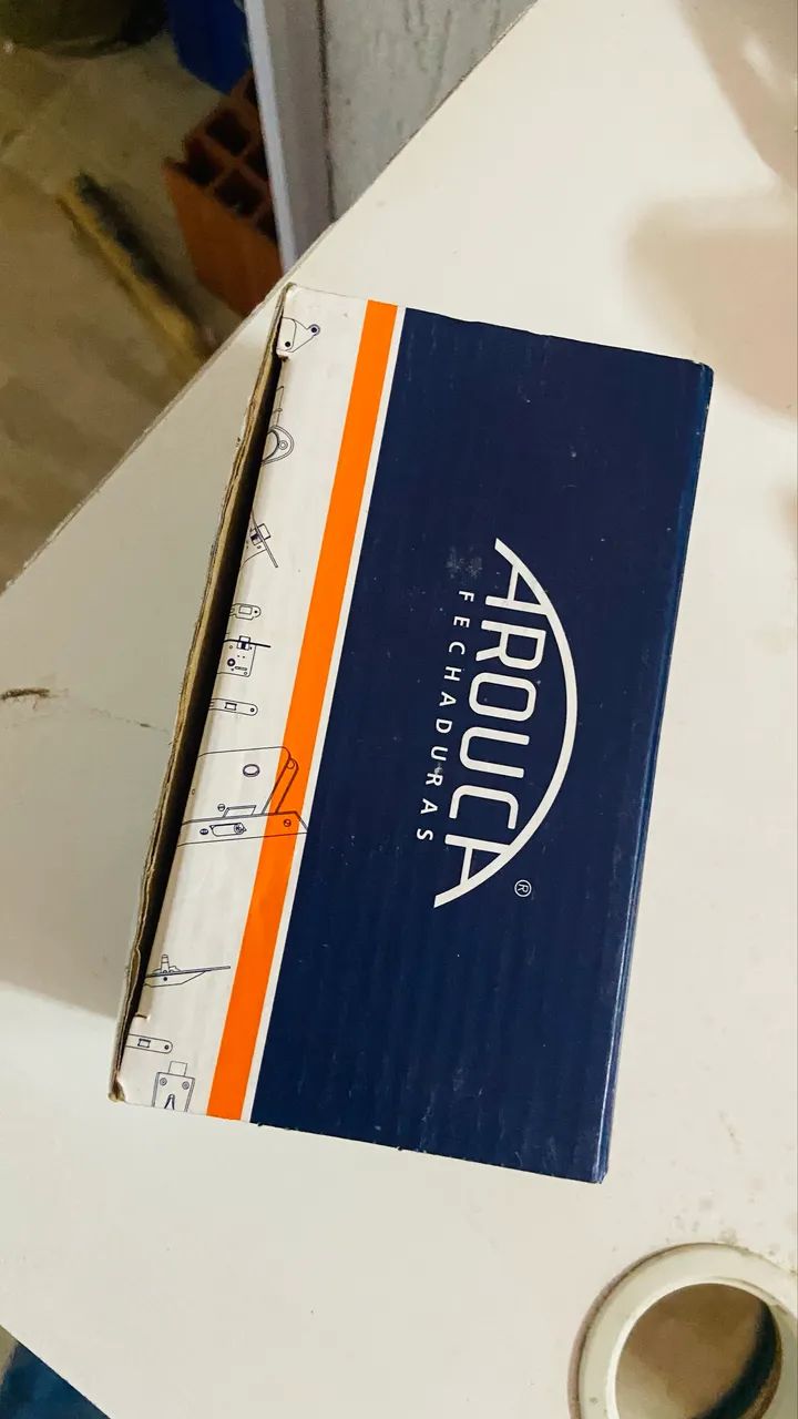 Fechadura externa bico duplo para porta de correr Arouca 