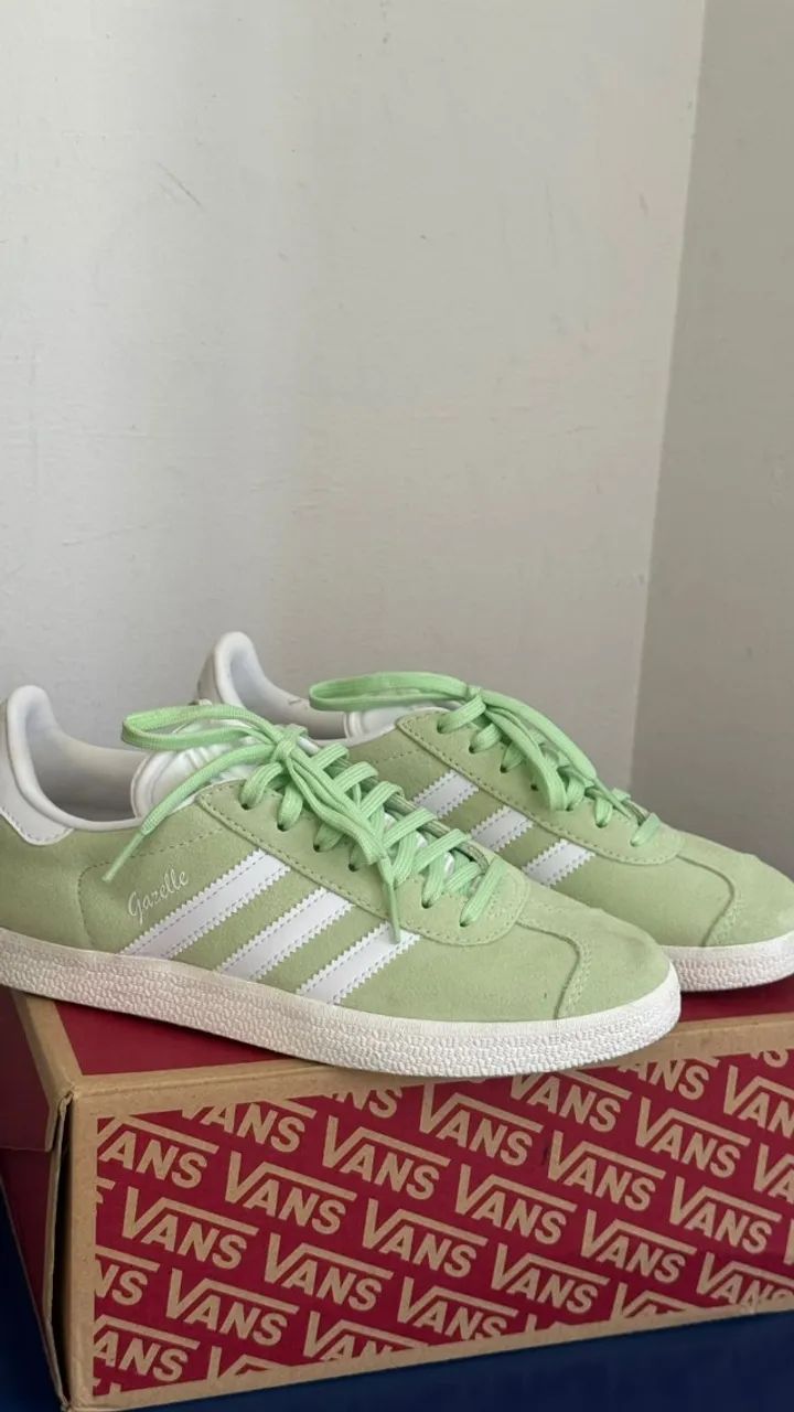 Tênis adidas gazelle verde - Foto 2