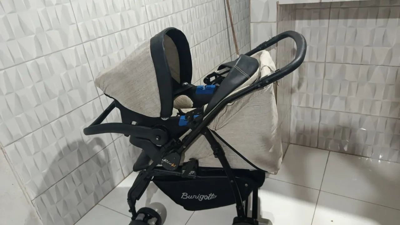 Carrinho de bebê + bebê conforto da Burigotto 