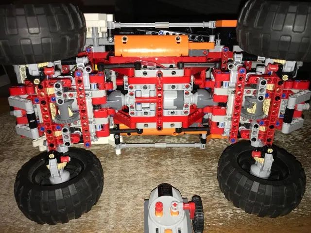 Lego Technic 4x4 Crawler 9398 - 1327 Pcs - Usado - Excelente - com bateria de litio - Foto 4
