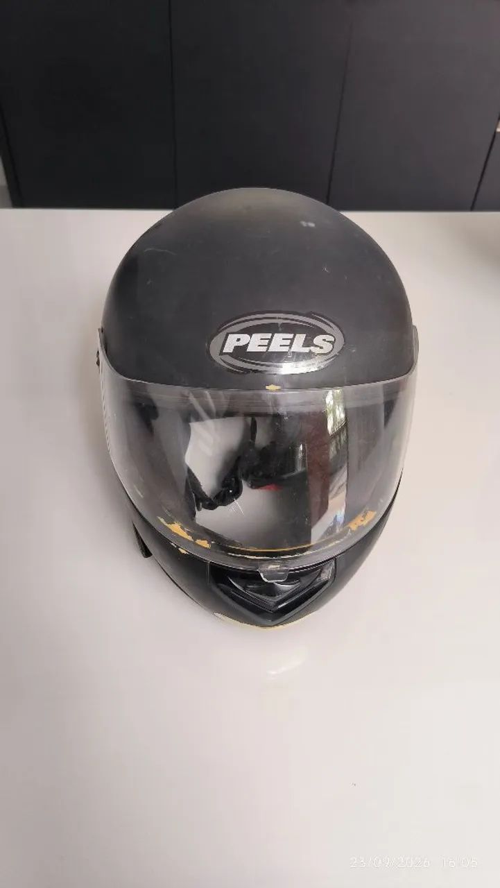 Capacete PEELS usado