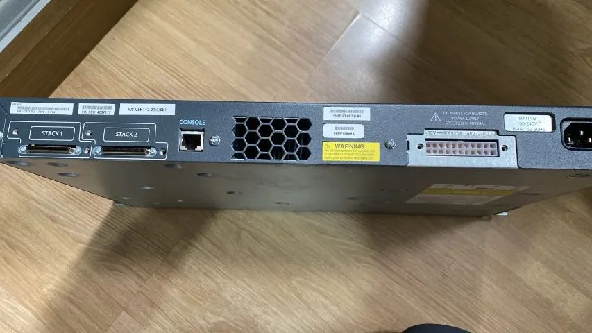 Switch Cisco Catalyst 3750 v2 | 24 Portas PoE + 2 Uplinks SFP Gigabit - Foto 2