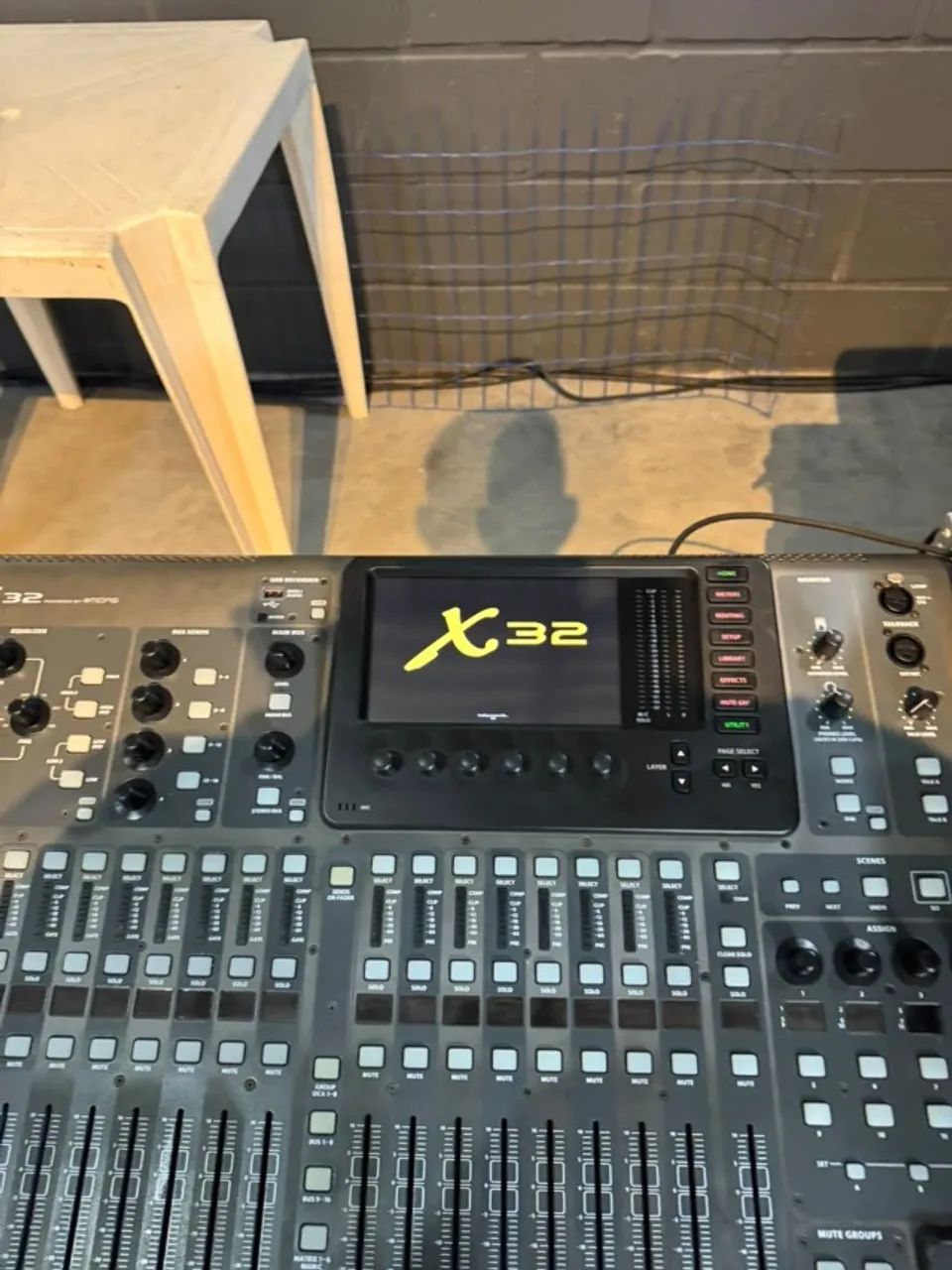 MESA DE SOM DIGITAL BEHRINGER X32 FULL c/ CASE NOVO