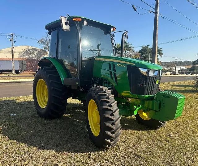 TRATOR JOHN DEERE 5090E - Foto 2