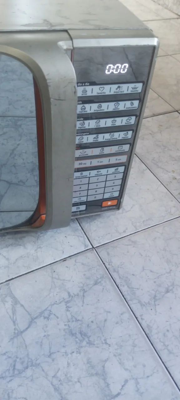 Microondas Midea grill 30 litros funcionando  - Foto 3
