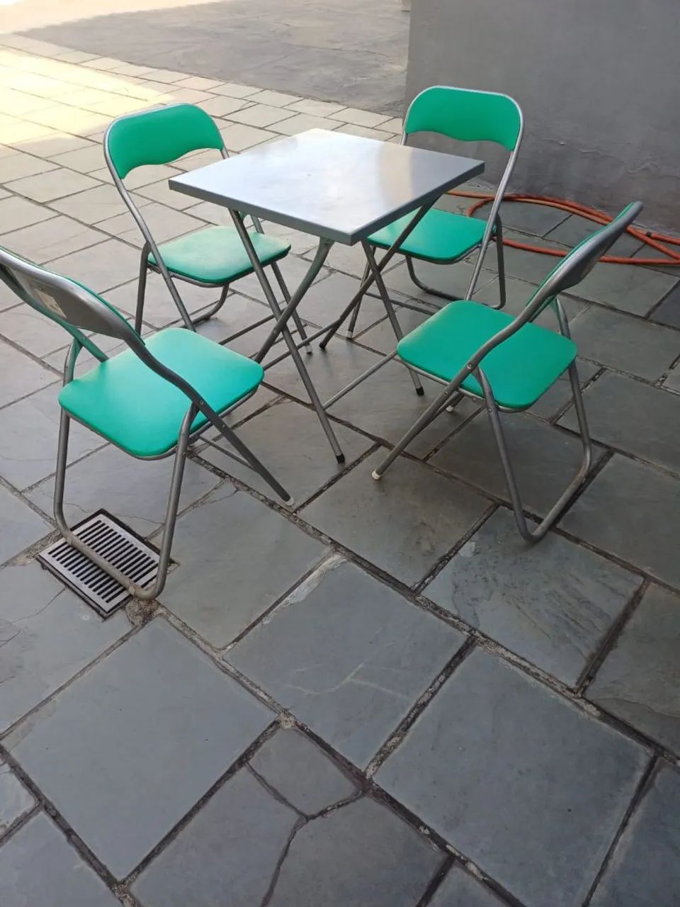 Conjunto de mesa com quatro cadeiras - Foto 2