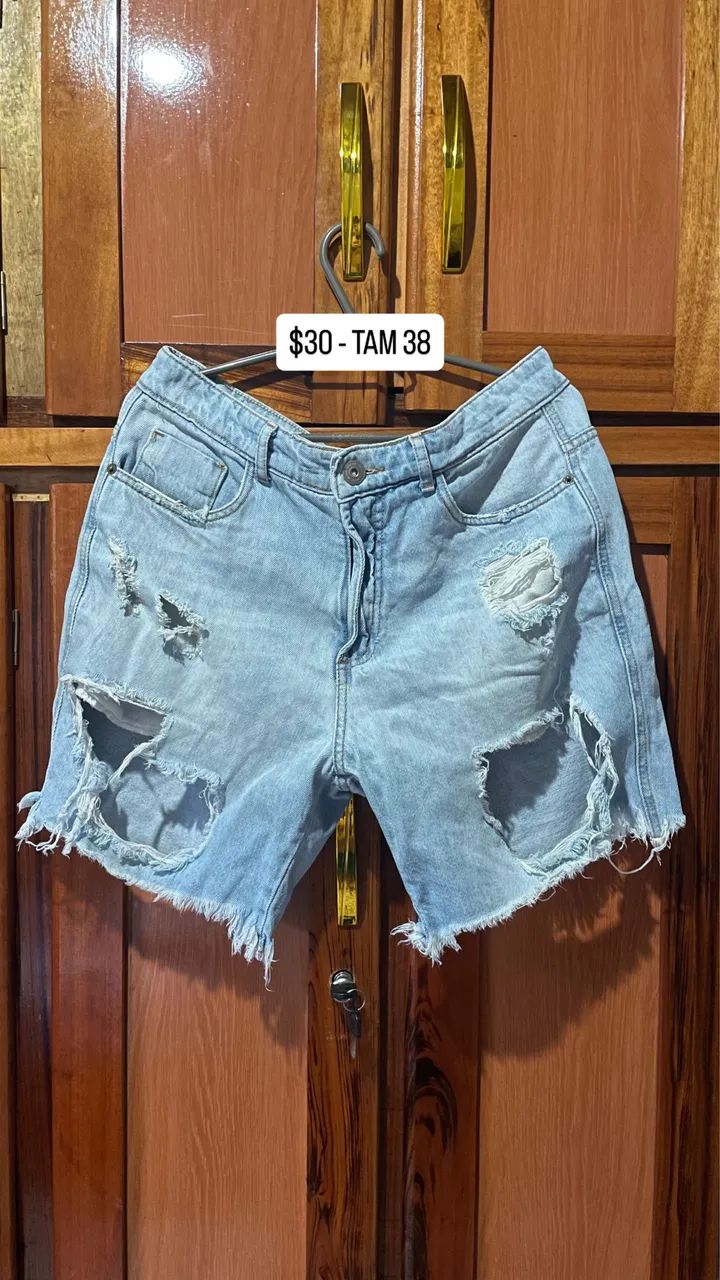 Camisas de botão e Bermudas