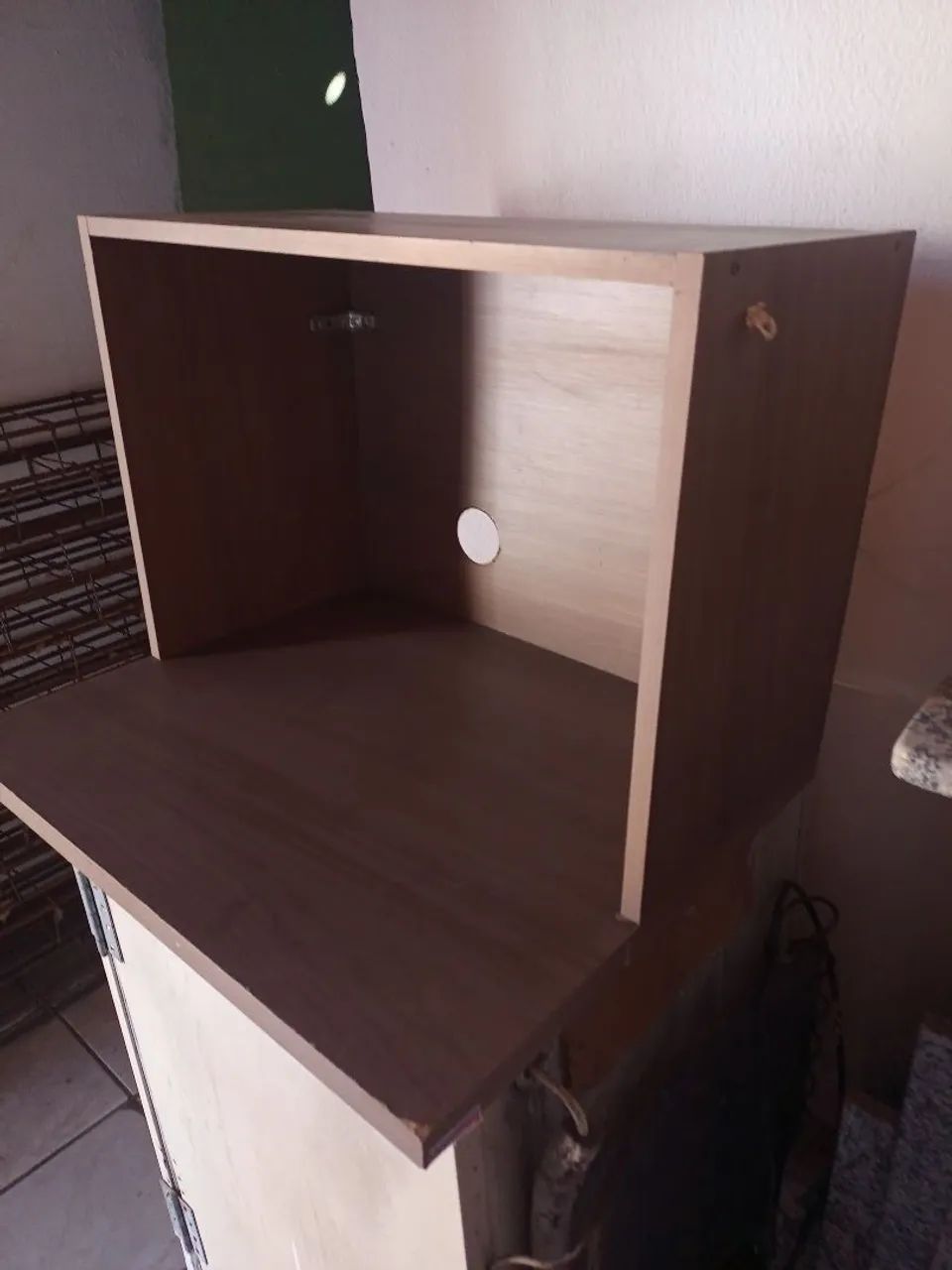 Suporte pra microondas.