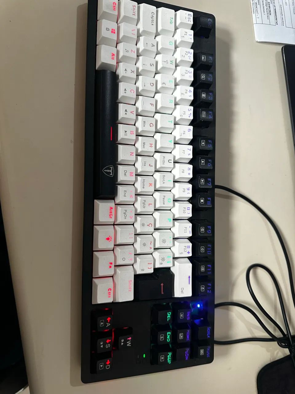 Teclado mecânico, switch RED preto com teclas Brancas   - Foto 2