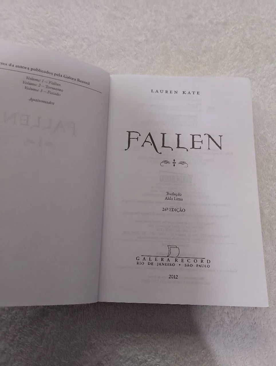 Livro Fallen - Foto 4