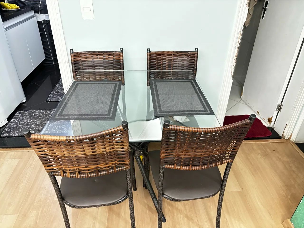 Mesa de jantar para 4 pessoas **