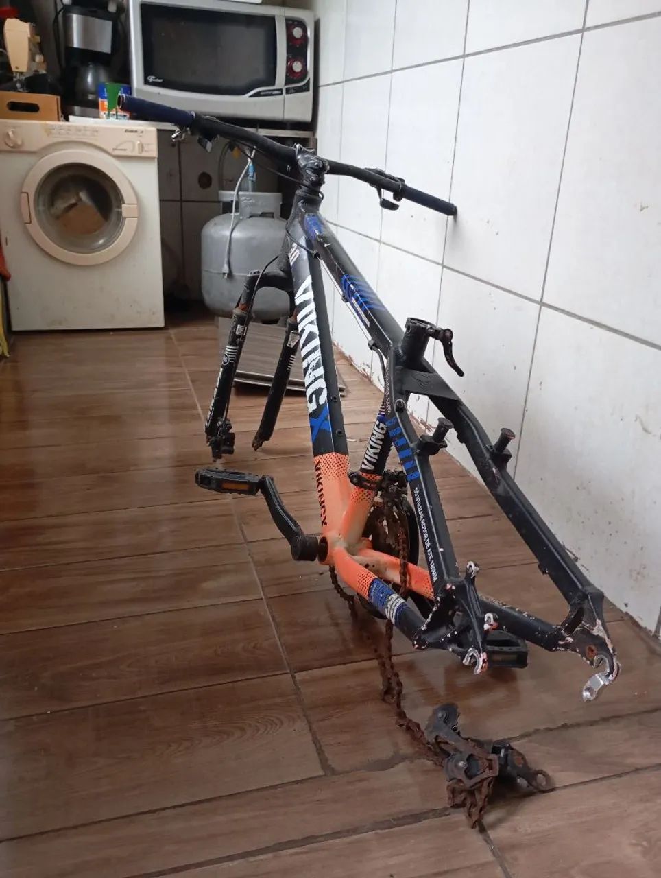 Quadro de bicicleta viking x tuff 30 em bom estado - Foto 3