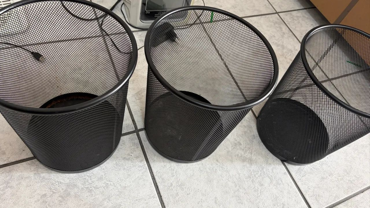 3 Lixeira de escritório preta 