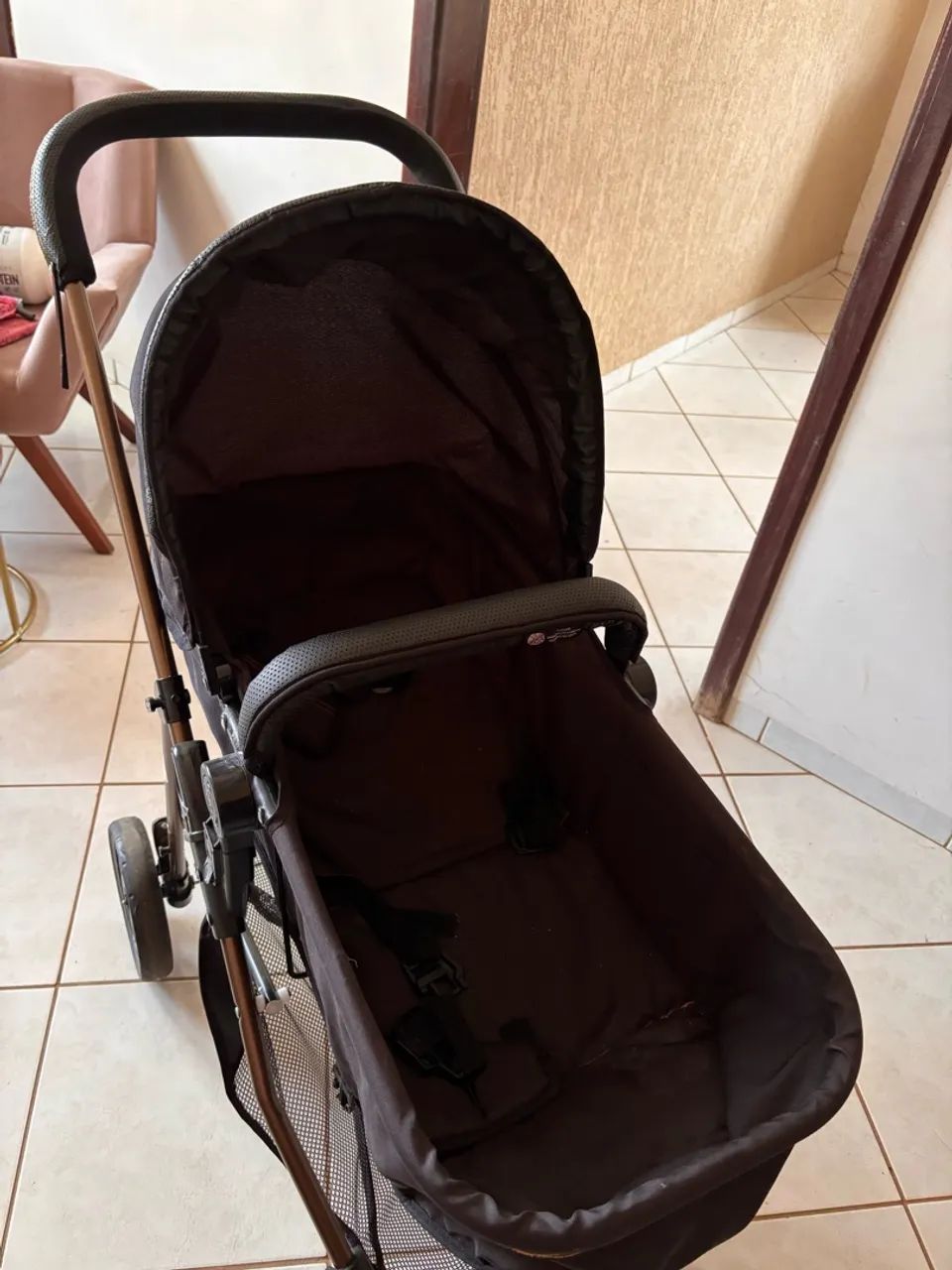Carrinho de bebê + bebê conforto com base 