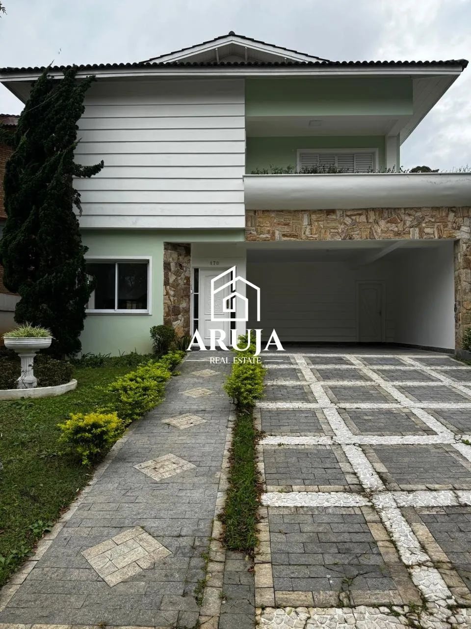 Casa com 3 Suítes, Piscina Aquecida, Jacuzzi, Sauna e Amplo Espaço de Lazer