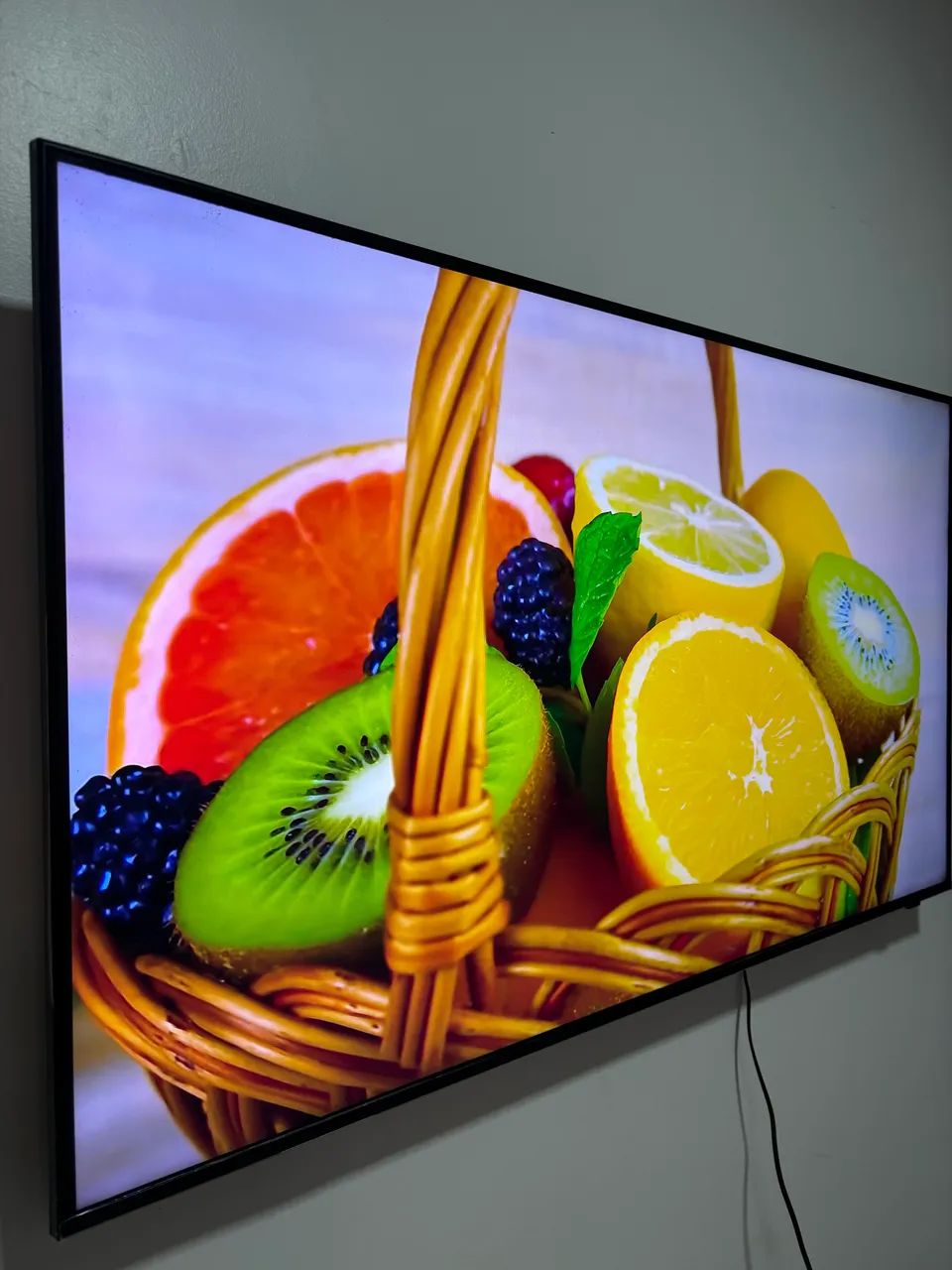 Smart tv Samsung 55 polegadas 4k, controle solar, comando de voz, borda infinita. - Foto 4