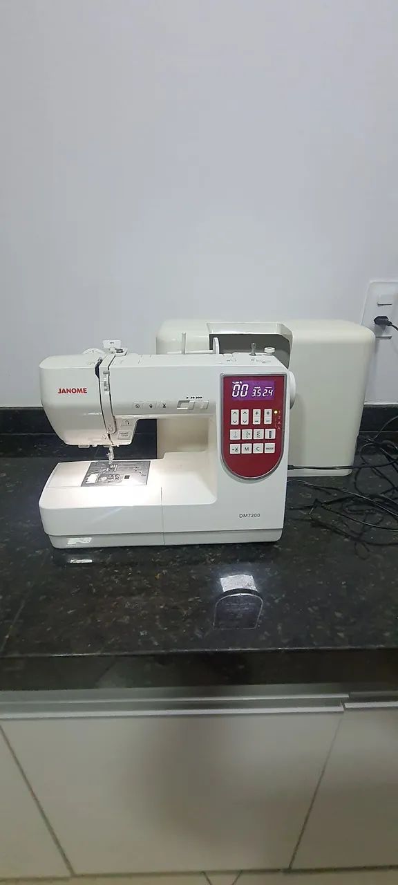 Máquina de Costura Eletrônica Janome DM7200 - Completa