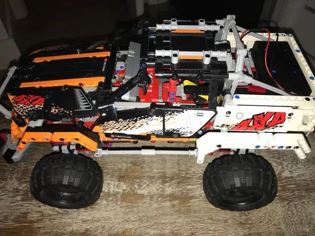 Lego Technic 4x4 Crawler 9398 - 1327 Pcs - Usado - Excelente - com bateria de litio - Foto 3