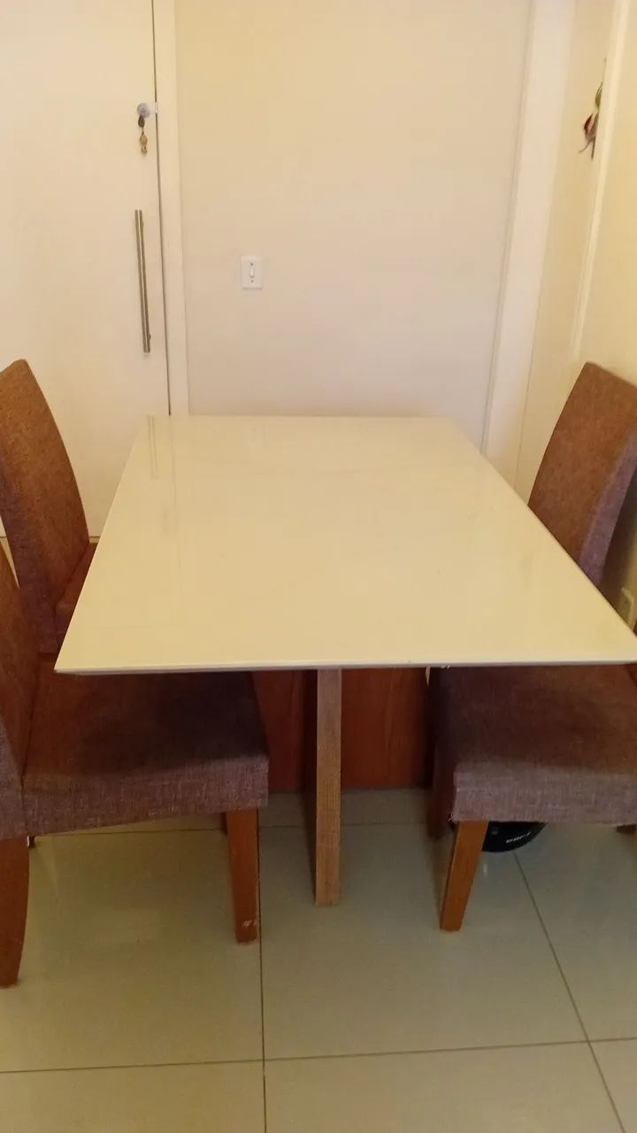 Mesa c 4 cadeiras 