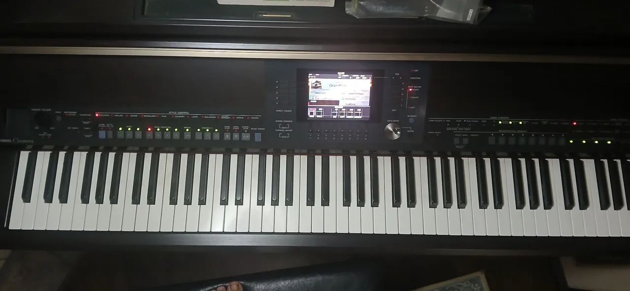 Piano Yamaha Clavinova CVP-505 - Instrumentos musicais