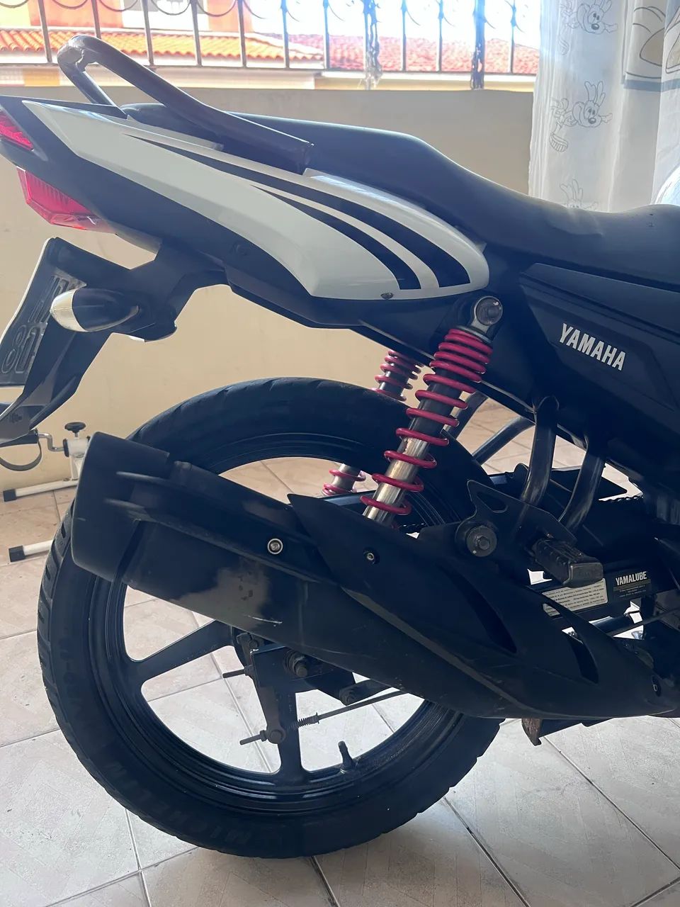 Vendo moto, em ótimo estado 2ª dona - Foto 2