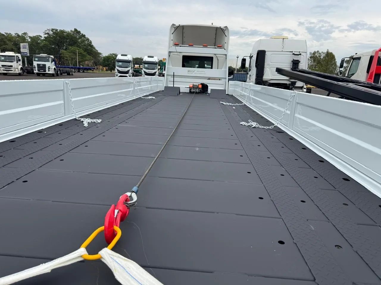 VW 13.180 DRC 6x2 delivery prime - plataforma 9 metros - Foto 7