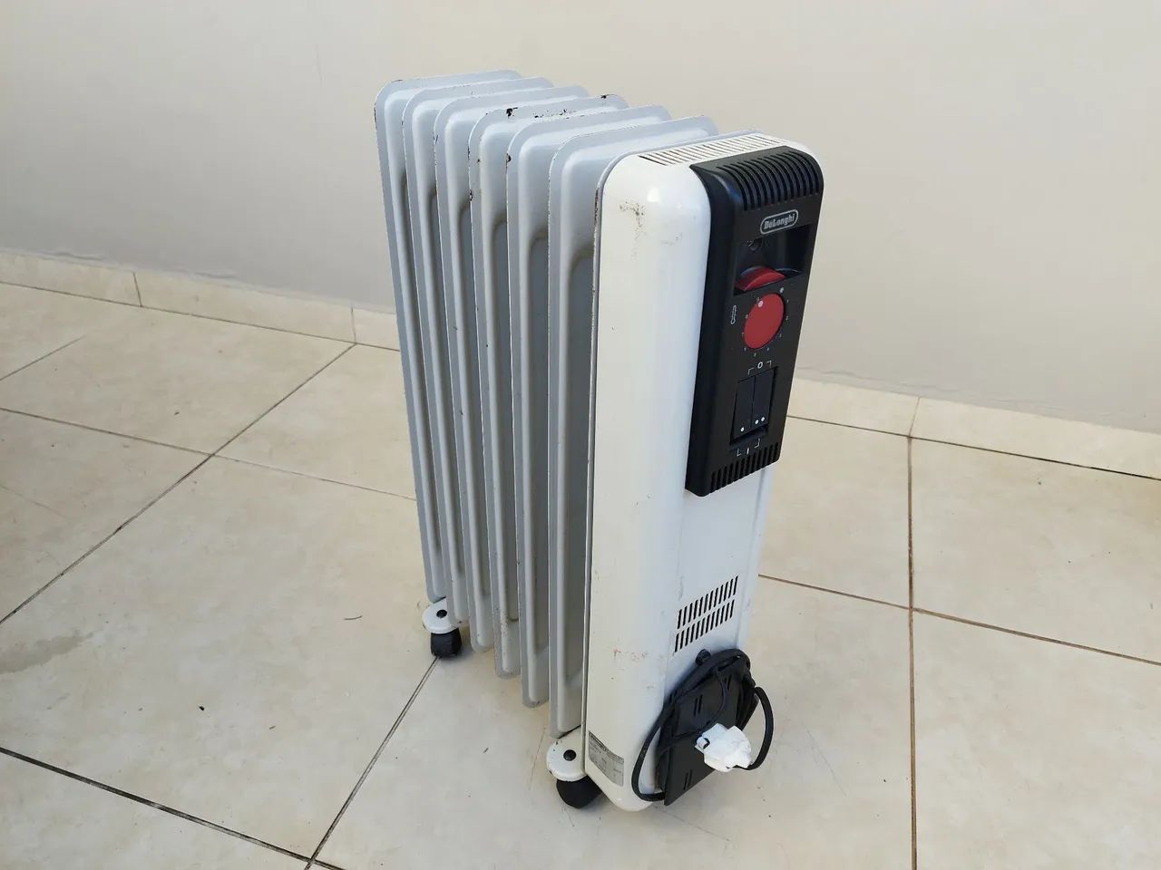 Aquecedor de ambientes de radiador a óleo Delongui 127 V 1.500W