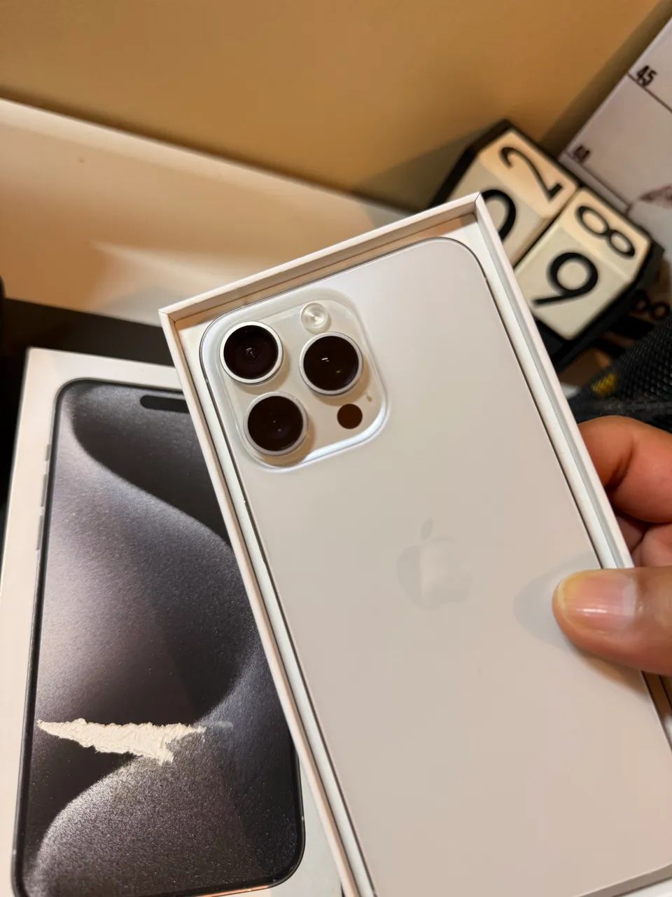iPhone 15 Pro Max Branco Titanium - Celulares e Smartphones