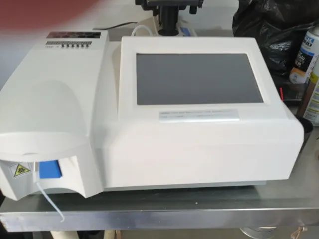 Analisador bioqu ímico semi automático e centrífuga  - Foto 2