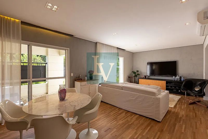 Apartamento garden completamente reformado à venda.