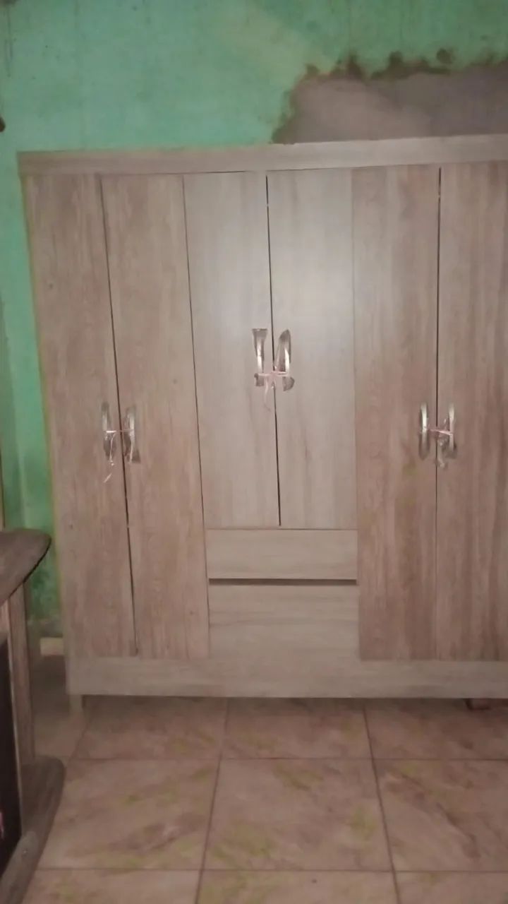 Mesa de jantar é um gauda roupa  - Foto 4
