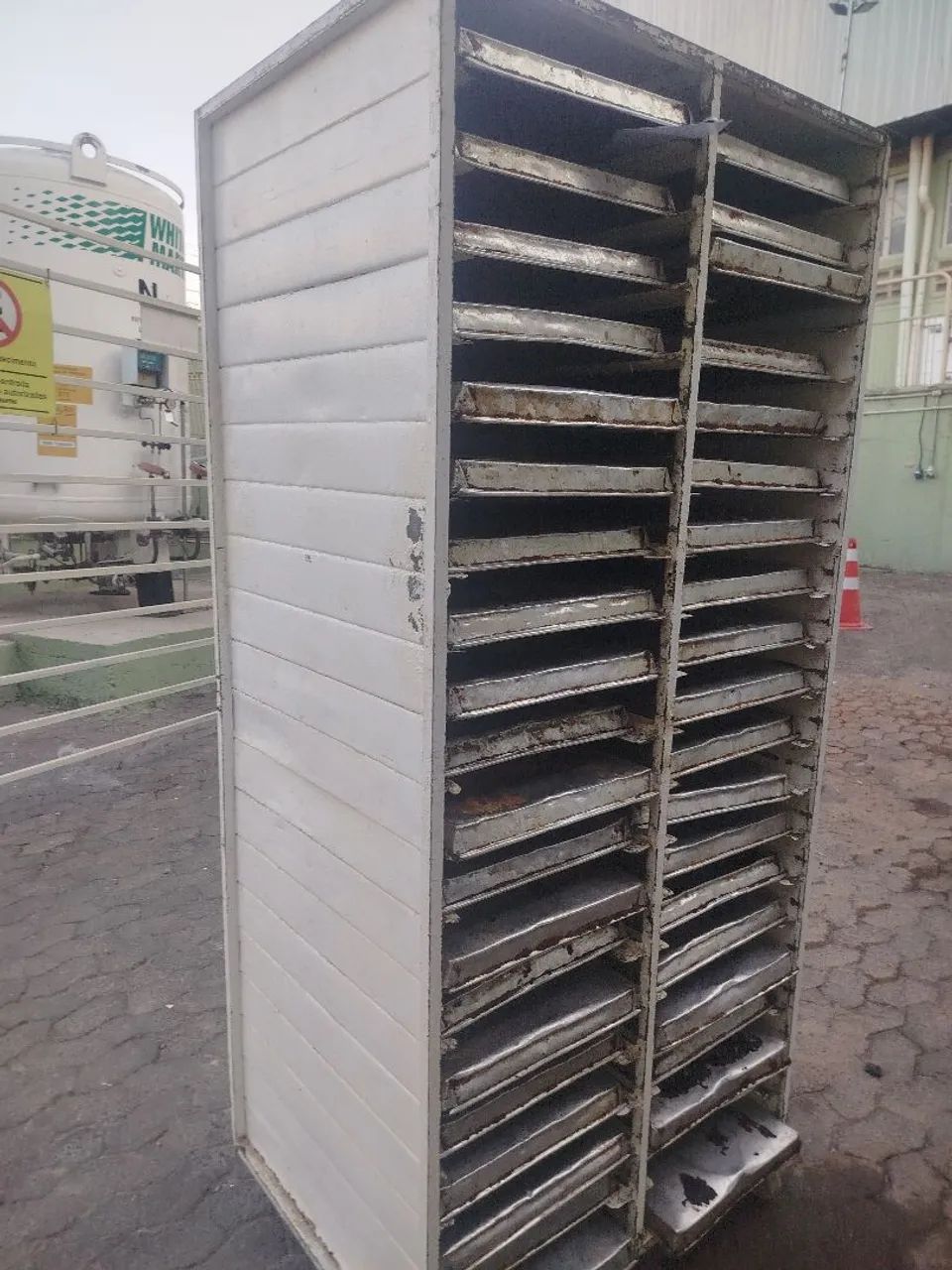Carrinhos para pães assados 