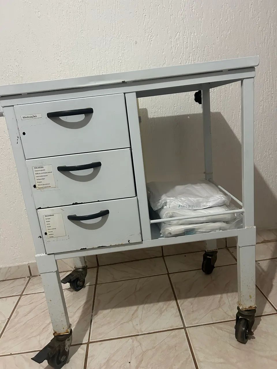 Carrinho de emergência 