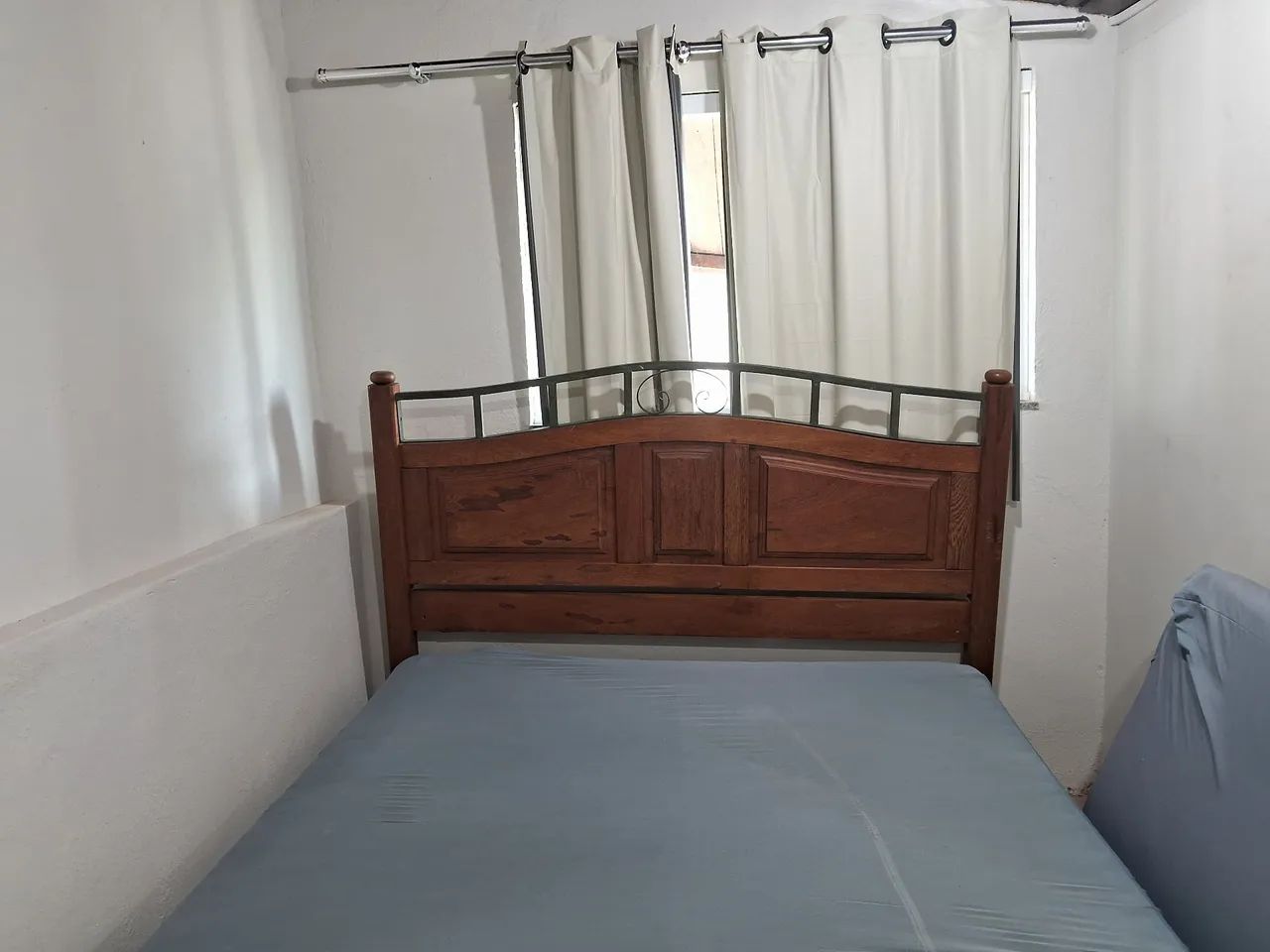 Vendo cama de madeira maciça +Colchão 65569088237826121
