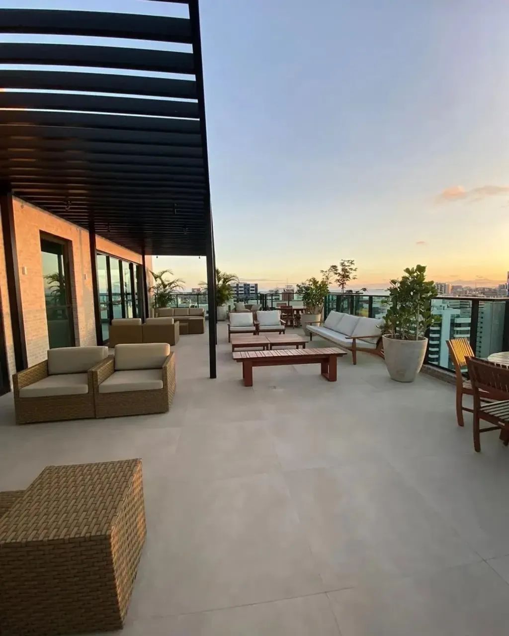 Alugo excelente apartamento quarto e sala com varanda no coração da Ponta Verde! - Foto 2