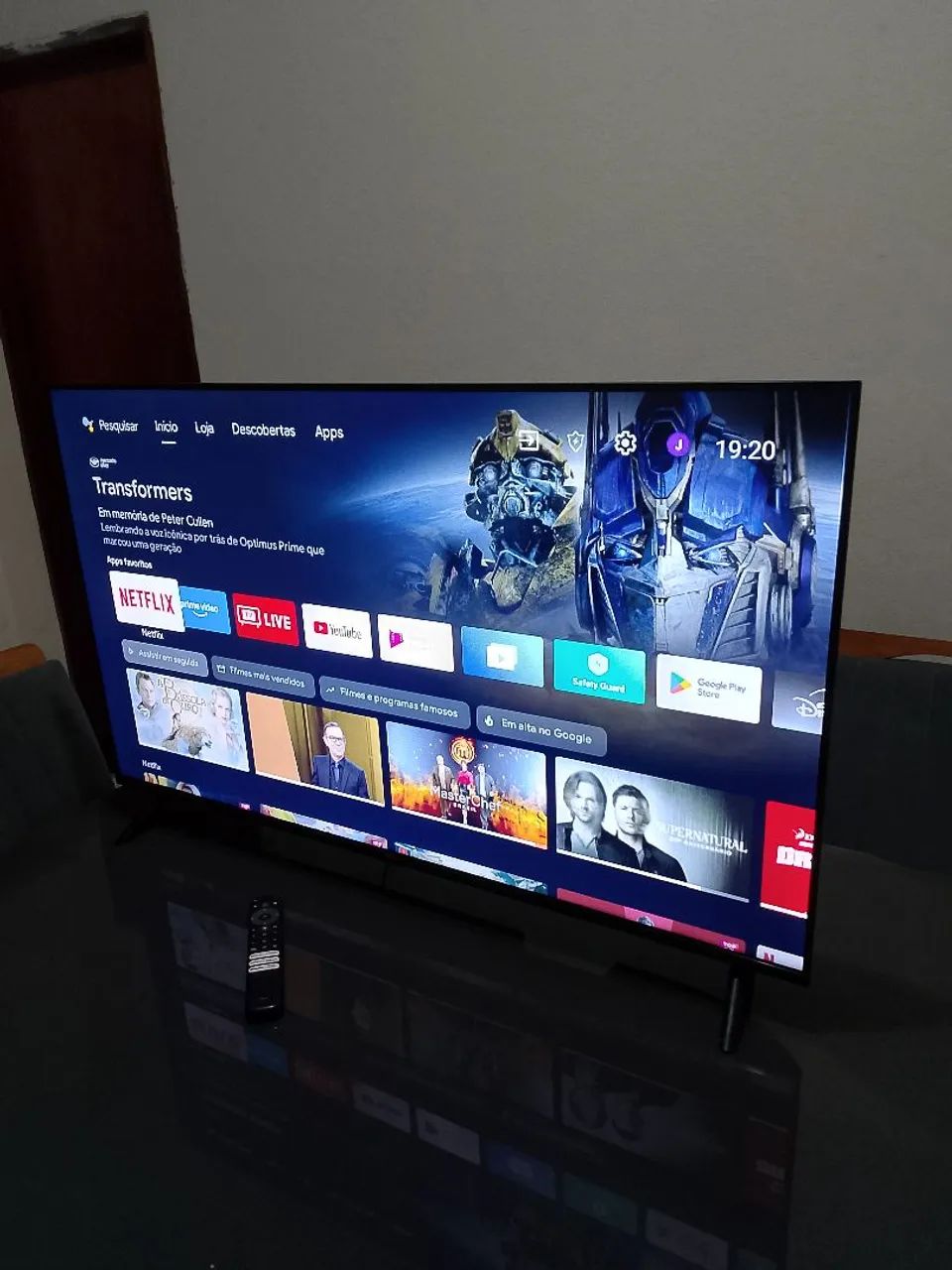 TV TCL ANDROID 43 POLEGADAS COM COMANDO DE VOZ, 4K, POUCO TEMPO DE USO, CONTROLE ORIGINAL  - Foto 2