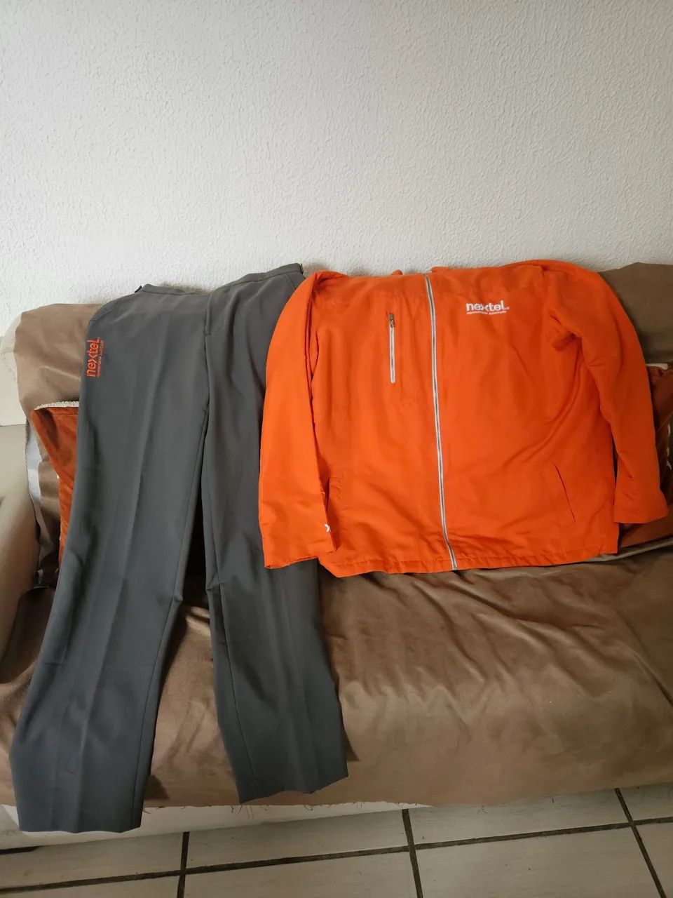 Vendo uniforme Nextel! R$ 250,00. Tel: * 
