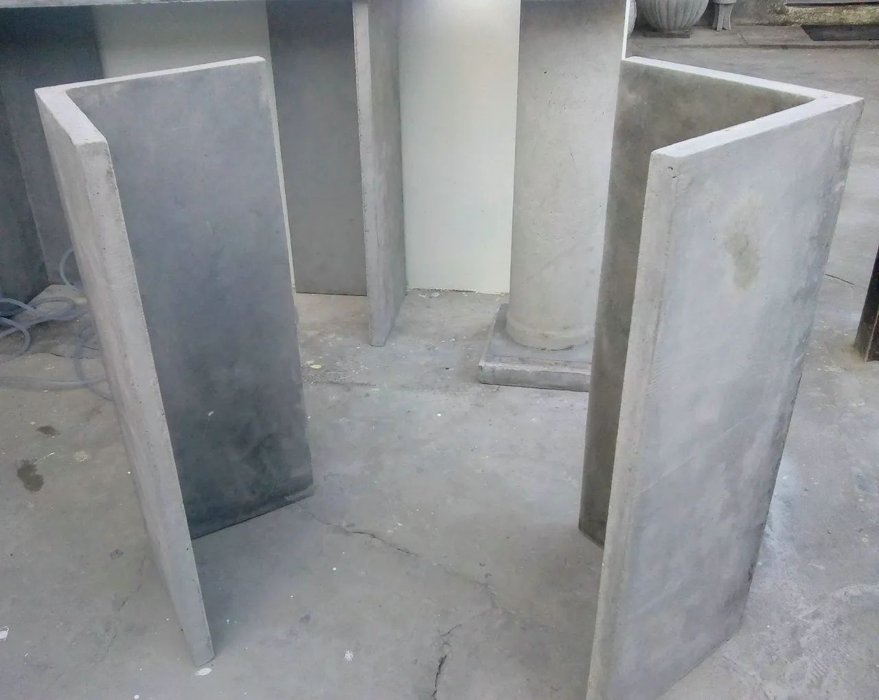 Pés de mesa de cimento 