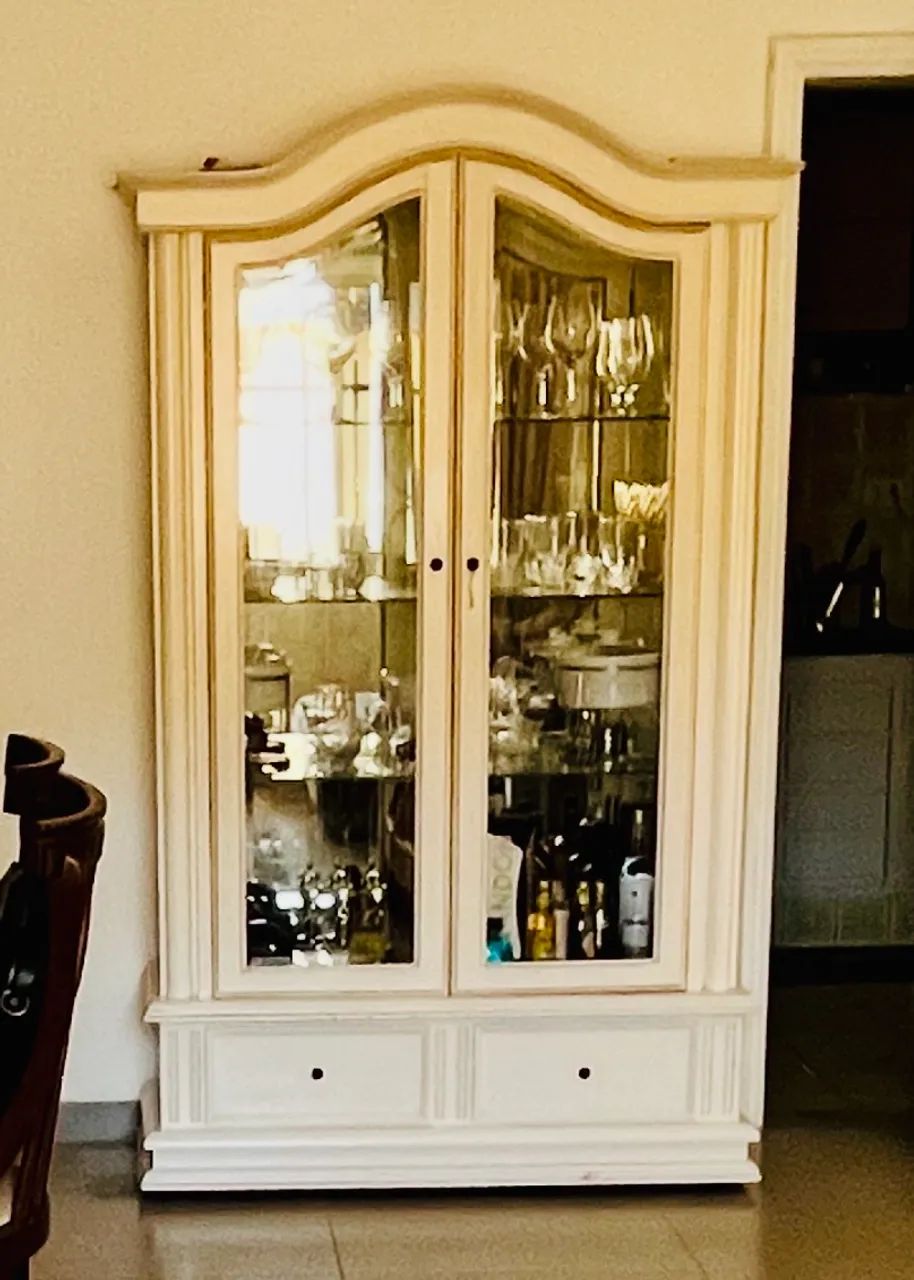 Cristaleira Provençal Branca com iluminação  - Foto 3