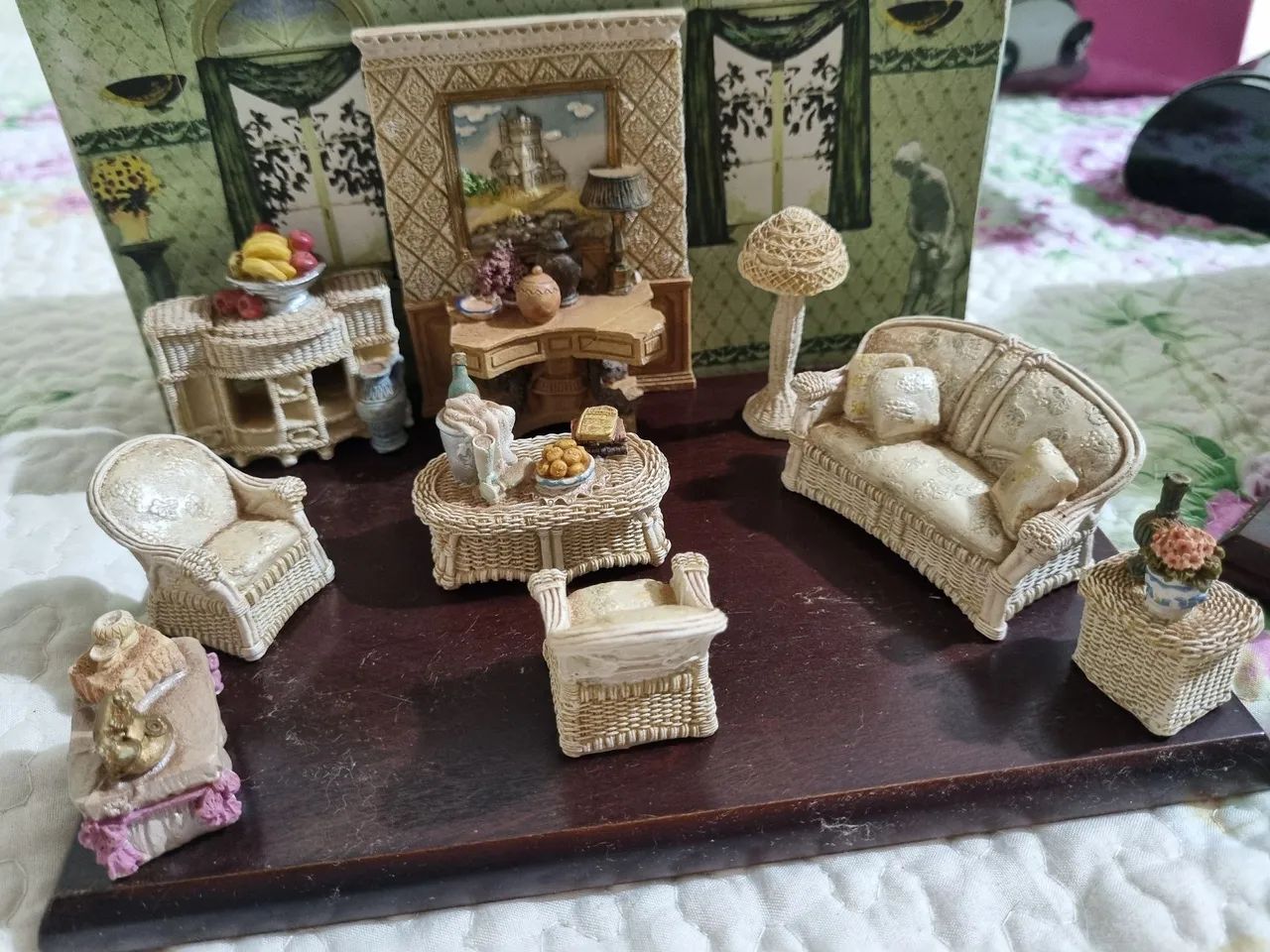 Miniatura sala em resina vintage