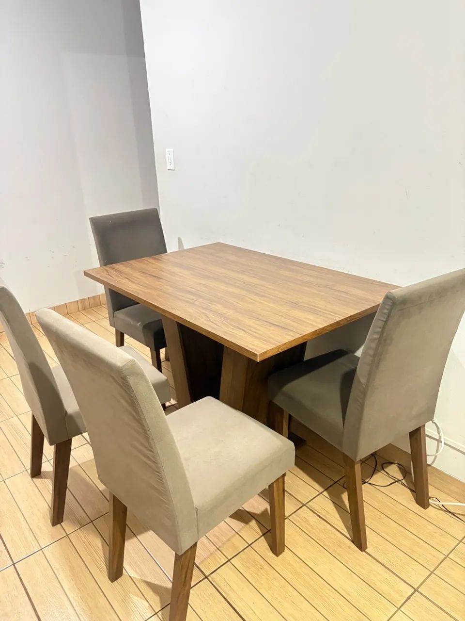 Mesa de jantar MDF + 4 cadeiras - Foto 2