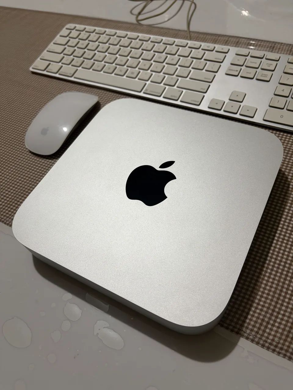 Mac Mini M1 (2020) - 8GB RAM / 256GB SSD + Mouse/Teclado